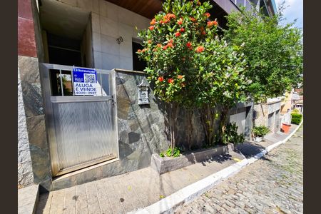 Casa de condomínio para alugar com 360m², 3 quartos e 3 vagasFachada