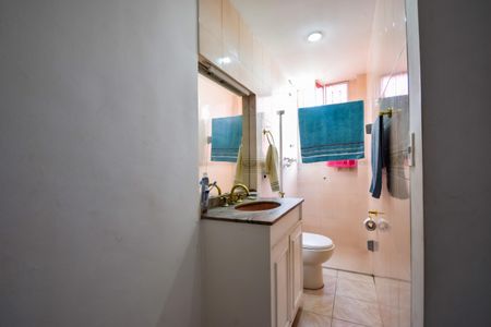 Casa de condomínio para alugar com 360m², 3 quartos e 3 vagasBanheiro da Suíte 1