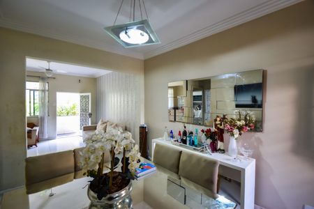 Casa de condomínio para alugar com 360m², 3 quartos e 3 vagasSala