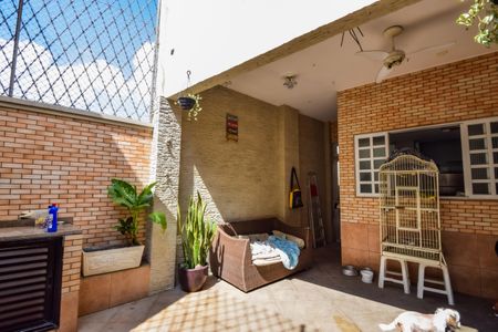 Casa de condomínio para alugar com 360m², 3 quartos e 3 vagasQuintal
