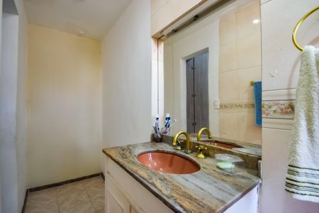 Casa de condomínio para alugar com 360m², 3 quartos e 3 vagasBanheiro da Suíte 1