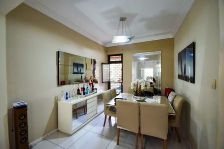 Casa de condomínio para alugar com 360m², 3 quartos e 3 vagasSala