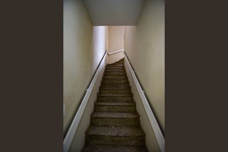 Casa de condomínio para alugar com 360m², 3 quartos e 3 vagasEscada de Acesso ao 2º Andar