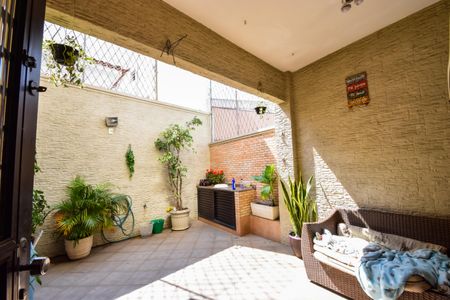 Casa de condomínio para alugar com 360m², 3 quartos e 3 vagasQuintal