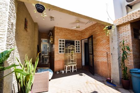 Casa de condomínio para alugar com 360m², 3 quartos e 3 vagasQuintal