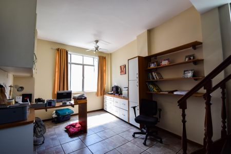 Casa de condomínio para alugar com 360m², 3 quartos e 3 vagasEscritório