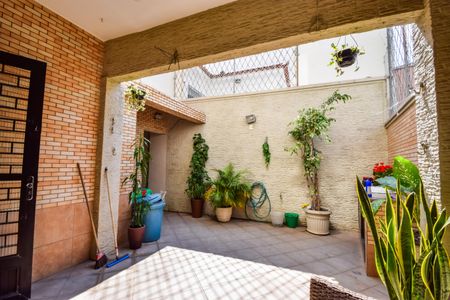 Casa de condomínio para alugar com 360m², 3 quartos e 3 vagasQuintal