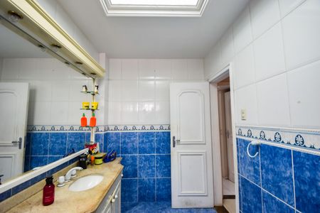 Casa de condomínio para alugar com 360m², 3 quartos e 3 vagasBanheiro Social