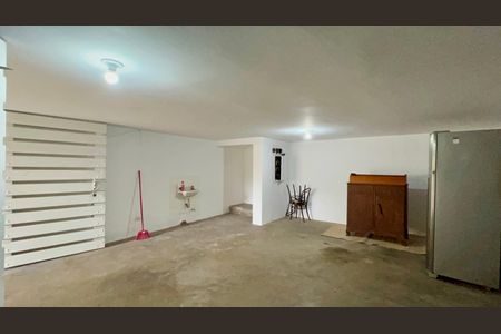 Casa à venda com 306m², 4 quartos e 4 vagas Casa à venda com 306m², 4 quartos e 4 vagasGaragem