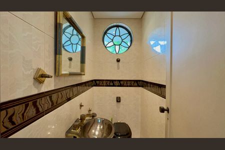 Casa à venda com 306m², 4 quartos e 4 vagas Casa à venda com 306m², 4 quartos e 4 vagasLavabo