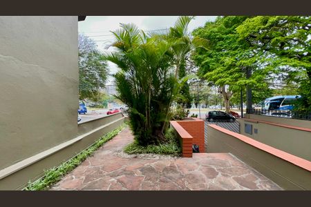 Casa à venda com 306m², 4 quartos e 4 vagas Casa à venda com 306m², 4 quartos e 4 vagasQuintal