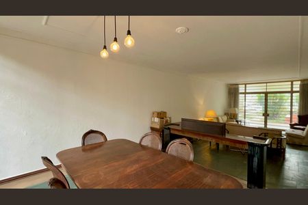 Casa à venda com 306m², 4 quartos e 4 vagas Casa à venda com 306m², 4 quartos e 4 vagasSala de Jantar