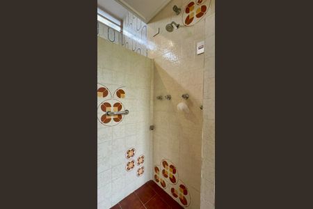 Casa à venda com 306m², 4 quartos e 4 vagas Casa à venda com 306m², 4 quartos e 4 vagasBanheiro da Suíte