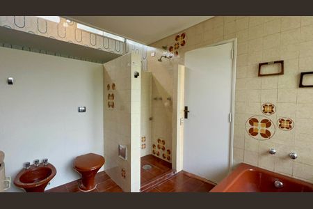 Casa à venda com 306m², 4 quartos e 4 vagas Casa à venda com 306m², 4 quartos e 4 vagasBanheiro da Suíte