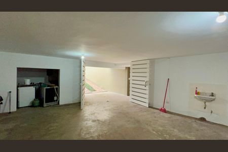 Casa à venda com 306m², 4 quartos e 4 vagas Casa à venda com 306m², 4 quartos e 4 vagasGaragem