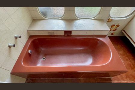 Casa à venda com 306m², 4 quartos e 4 vagas Casa à venda com 306m², 4 quartos e 4 vagasBanheiro da Suíte