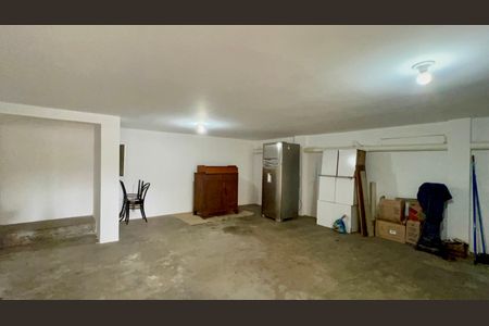 Casa à venda com 306m², 4 quartos e 4 vagas Casa à venda com 306m², 4 quartos e 4 vagasGaragem