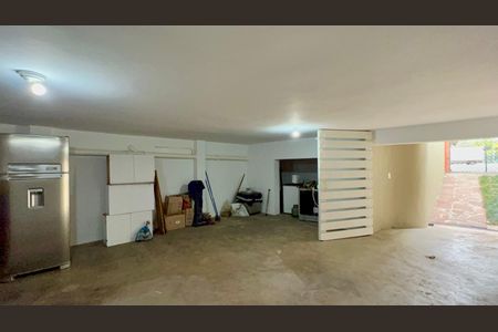 Casa à venda com 306m², 4 quartos e 4 vagas Casa à venda com 306m², 4 quartos e 4 vagasGaragem