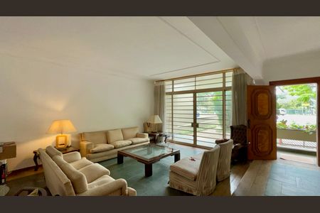 Casa à venda com 306m², 4 quartos e 4 vagas Casa à venda com 306m², 4 quartos e 4 vagasSala