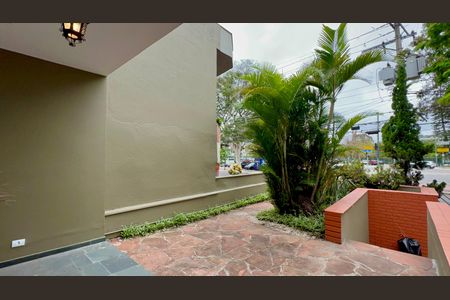 Casa à venda com 306m², 4 quartos e 4 vagas Casa à venda com 306m², 4 quartos e 4 vagasQuintal