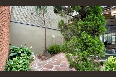 Casa à venda com 306m², 4 quartos e 4 vagas Casa à venda com 306m², 4 quartos e 4 vagasJardim