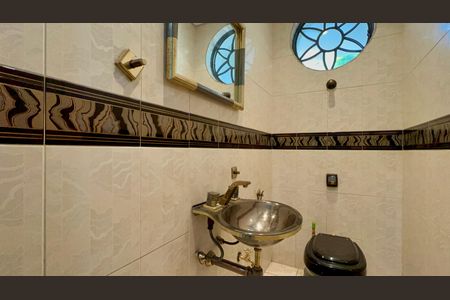 Casa à venda com 306m², 4 quartos e 4 vagas Casa à venda com 306m², 4 quartos e 4 vagasLavabo