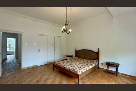 Casa à venda com 306m², 4 quartos e 4 vagas Casa à venda com 306m², 4 quartos e 4 vagasSuíte