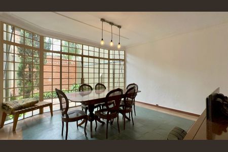 Casa à venda com 306m², 4 quartos e 4 vagas Casa à venda com 306m², 4 quartos e 4 vagasSala de Jantar