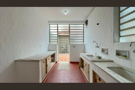 Casa à venda com 306m², 4 quartos e 4 vagas Casa à venda com 306m², 4 quartos e 4 vagasCozinha
