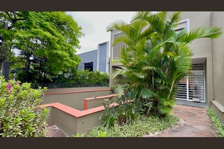 Casa à venda com 306m², 4 quartos e 4 vagas Casa à venda com 306m², 4 quartos e 4 vagasQuintal