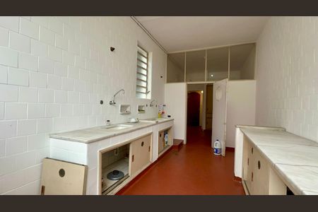 Casa à venda com 306m², 4 quartos e 4 vagas Casa à venda com 306m², 4 quartos e 4 vagasCozinha