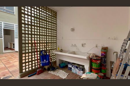 Casa à venda com 306m², 4 quartos e 4 vagas Casa à venda com 306m², 4 quartos e 4 vagasÁrea de Serviço