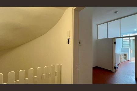 Casa à venda com 306m², 4 quartos e 4 vagas Casa à venda com 306m², 4 quartos e 4 vagasCopa