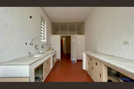 Casa à venda com 306m², 4 quartos e 4 vagas Casa à venda com 306m², 4 quartos e 4 vagasCozinha