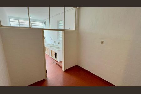 Casa à venda com 306m², 4 quartos e 4 vagas Casa à venda com 306m², 4 quartos e 4 vagasCopa