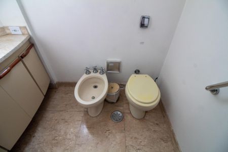 Apartamento à venda com 214m², 4 quartos e 3 vagasBanheiro da Suíte 2