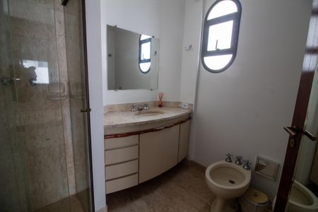 Apartamento à venda com 214m², 4 quartos e 3 vagasBanheiro da Suíte 2