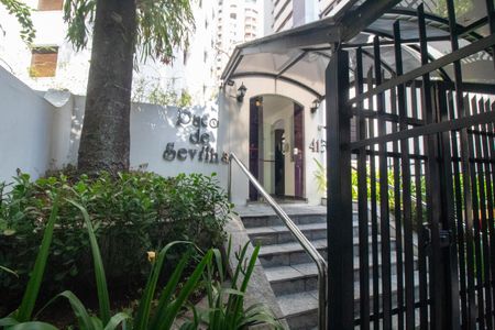 Apartamento à venda com 214m², 4 quartos e 3 vagasFachada e portaria