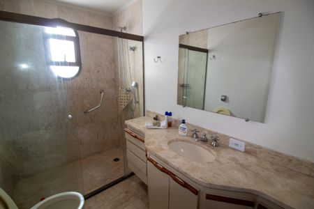 Apartamento à venda com 214m², 4 quartos e 3 vagasBanheiro