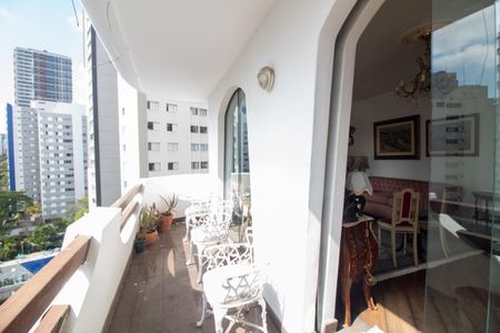 Apartamento à venda com 214m², 4 quartos e 3 vagasVaranda