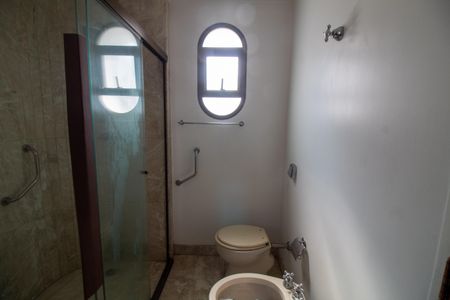 Apartamento à venda com 214m², 4 quartos e 3 vagasBanheiro da Suíte 1