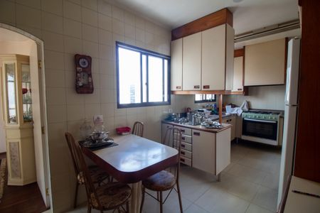Apartamento à venda com 214m², 4 quartos e 3 vagasCopa