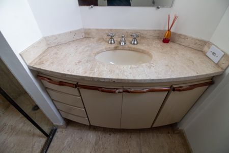 Apartamento à venda com 214m², 4 quartos e 3 vagasBanheiro da Suíte 2