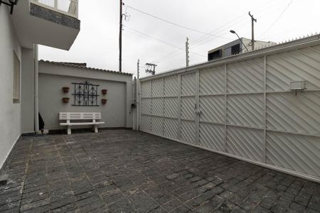 Casa à venda com 153m², 4 quartos e 3 vagas Casa à venda com 153m², 4 quartos e 3 vagasGaragem