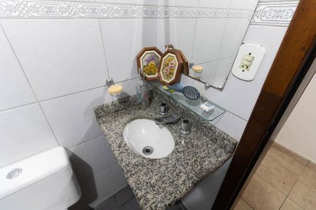 Casa à venda com 153m², 4 quartos e 3 vagas Casa à venda com 153m², 4 quartos e 3 vagasBanheiro Social