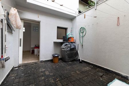 Casa à venda com 153m², 4 quartos e 3 vagas Casa à venda com 153m², 4 quartos e 3 vagasQuintal