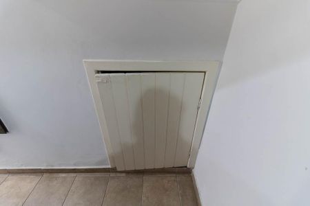 Casa à venda com 153m², 4 quartos e 3 vagas Casa à venda com 153m², 4 quartos e 3 vagasHall