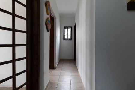 Casa à venda com 153m², 4 quartos e 3 vagas Casa à venda com 153m², 4 quartos e 3 vagasCorredor