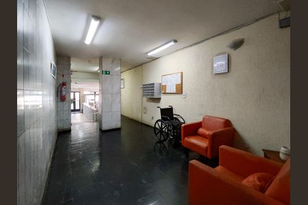 Apartamento à venda com 102m², 4 quartos e 1 vaga Apartamento à venda com 102m², 4 quartos e 1 vagaFachada e portaria