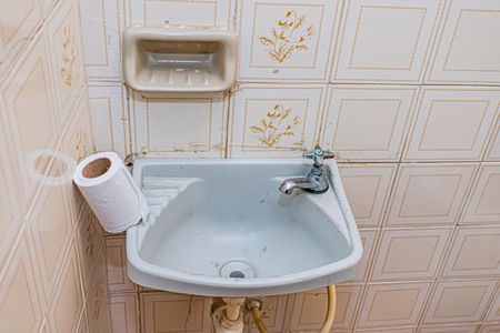 Casa à venda com 300m², 2 quartos e 2 vagasBanheiro de serviço